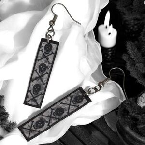 5 For $25💫Cool Skull Earrings